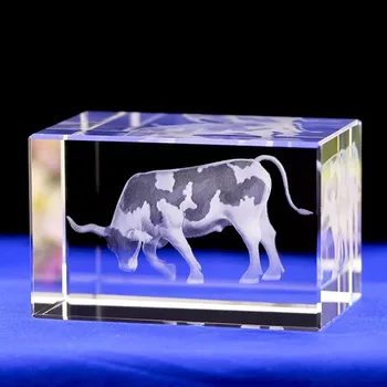 Cristal de artesanato K9 de cristal transparente cubo vaca de cristal dentro de animal escultura de visualização criativa lembrança