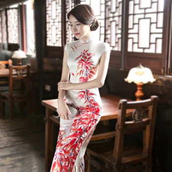 Sheng Coco Fino Cheongsam Mulheres Chinês Cheongsam Vestidos de Senhora Sexy Vestidos de Branco Longo Qipao Plus Size Moda de Impressão Passarela