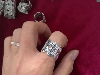 Venda quente nova de Estilo >>>Nacional do vento jóias Hmong artesanal Miao jóias de prata refere-se ao anel de Personalidade oco